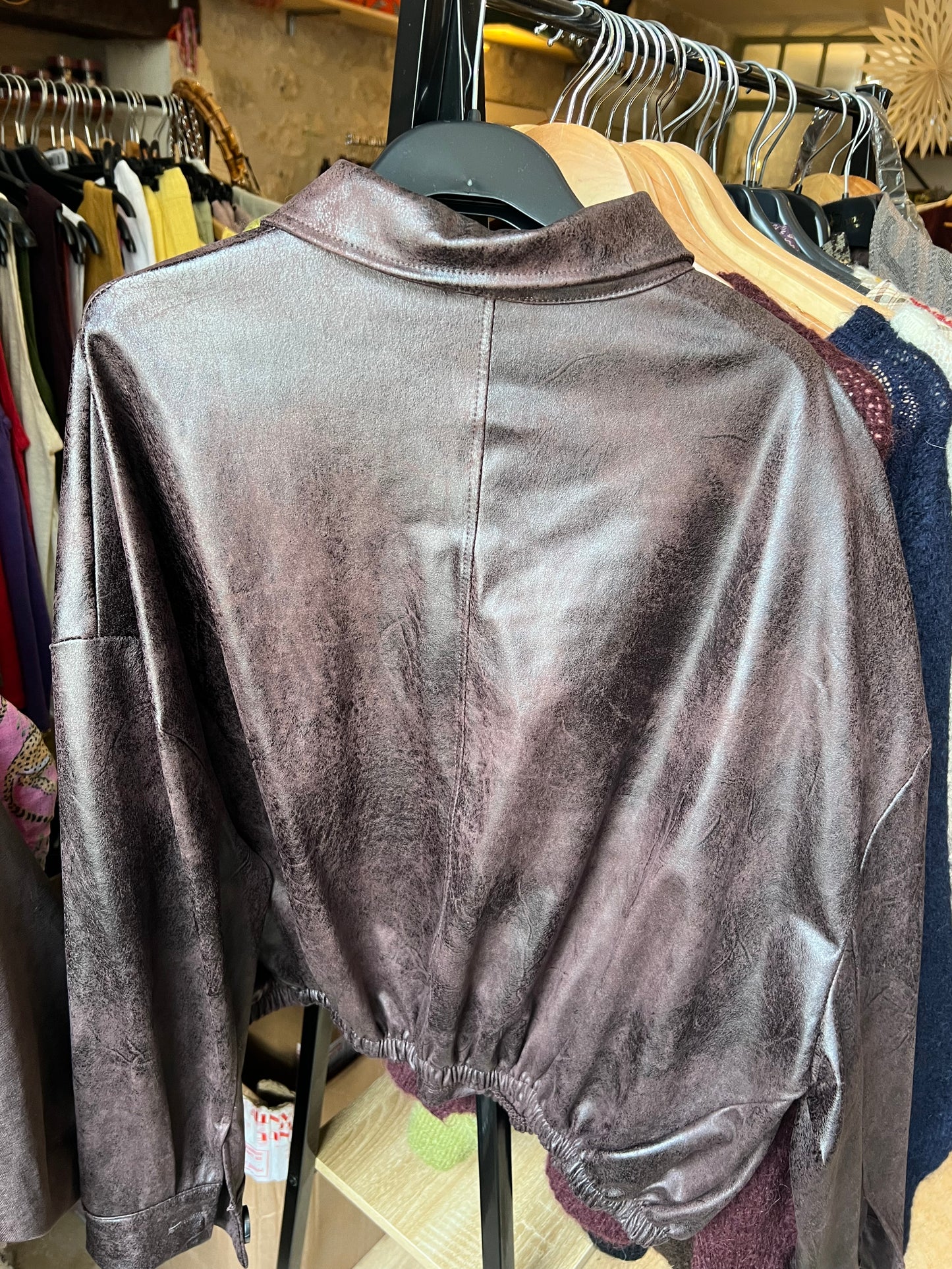 Blouson en simili cuir choco aspect vieilli-Johanna Paris