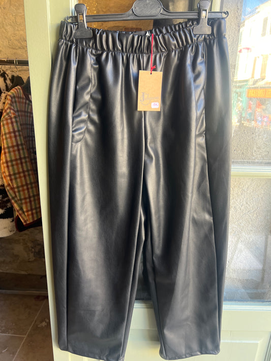Pantalon magique simili cuir noir-Johanna Paris