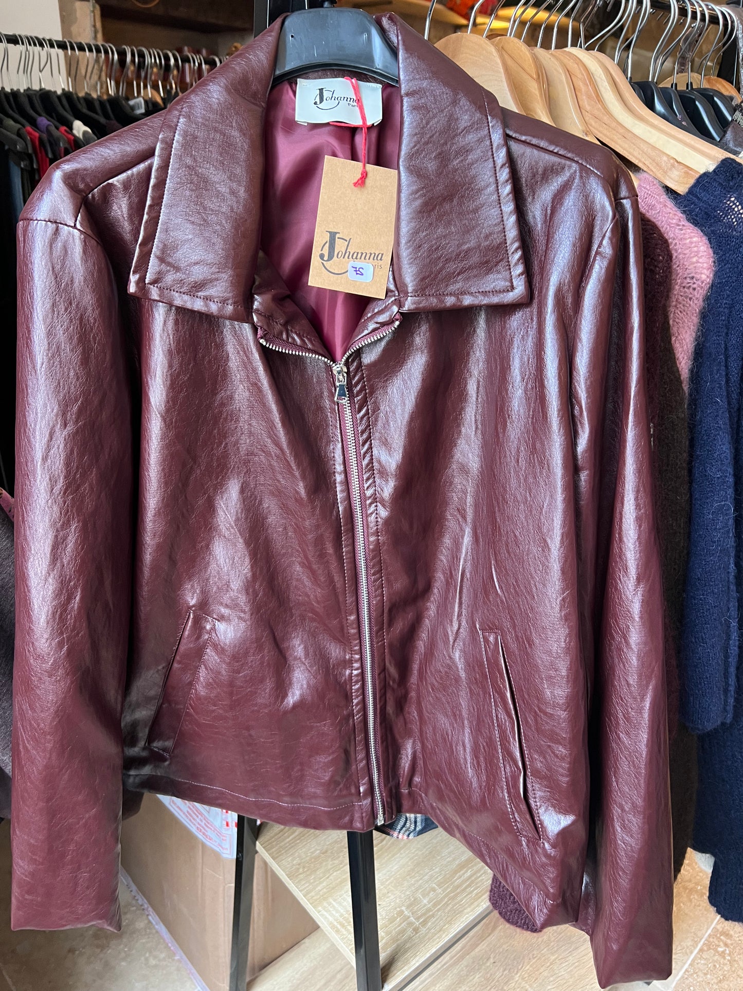 Blouson droit en simili cuir bordeaux-Johanna paris