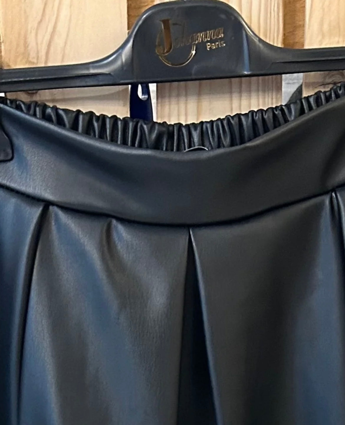 Jupe longue Mia en simili cuir noir-Johanna paris