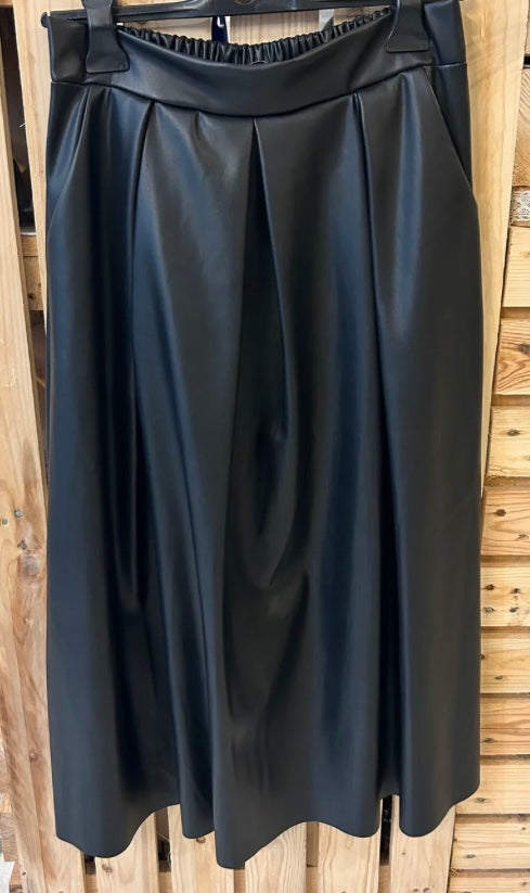 Jupe longue Mia en simili cuir noir-Johanna paris